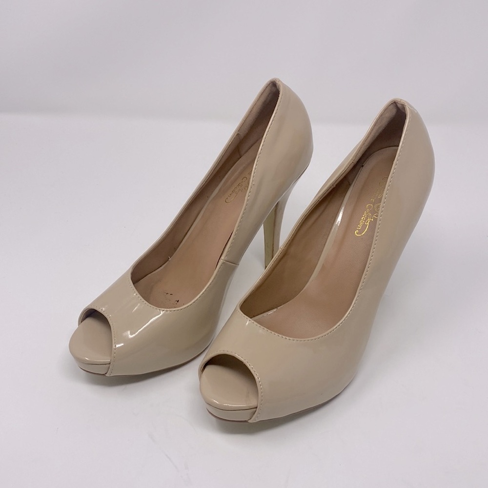 Journee Collection Nude Patent Leather Peep Toe Pump Heels Size 8